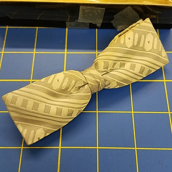 Vintage Satin Bow Tie 5" x 1.5" Gray - Picture 7 of 7